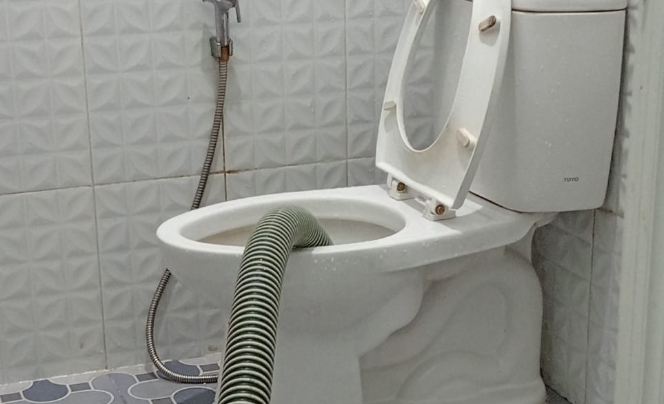 Sedot WC Mampet